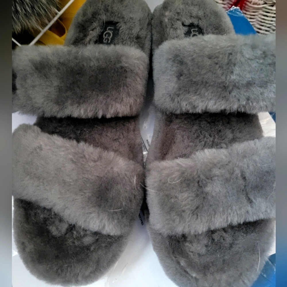 UGGS sandals size 9